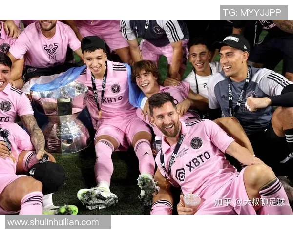 国外足球明星化身呆萌角色展现幽默一面引发粉丝热议 国外足球明星化身呆萌角色展现幽默一面引发粉丝热议